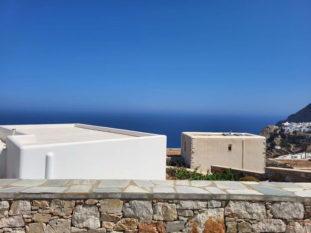 Amphora Aelia Gem - Akrotiri Seaview Getaway