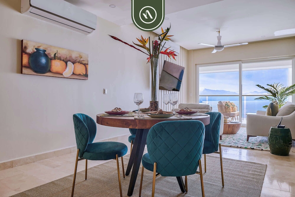 Beachfront Tropical 2 BR Condo - Pools - Gym