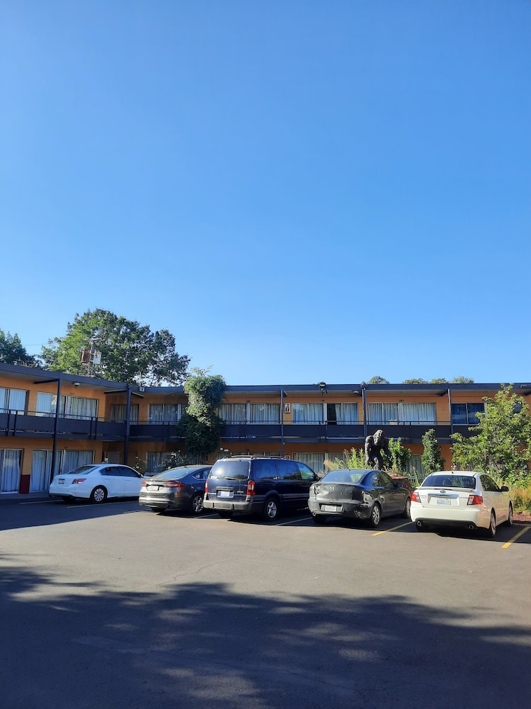 Longview Inn