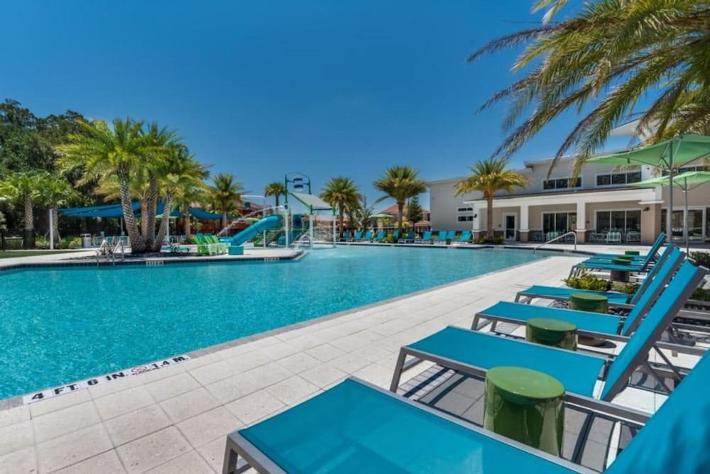 Super Blue- Sleeps 24 w Pool Movie Loft