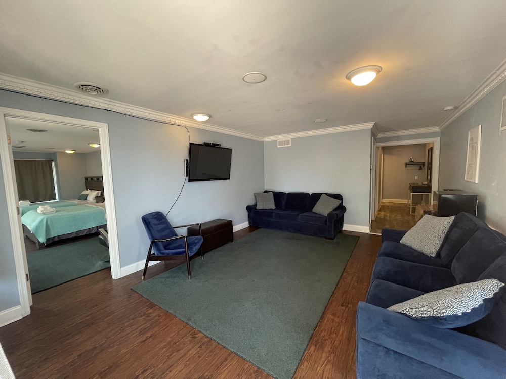 Harbour Square Suites