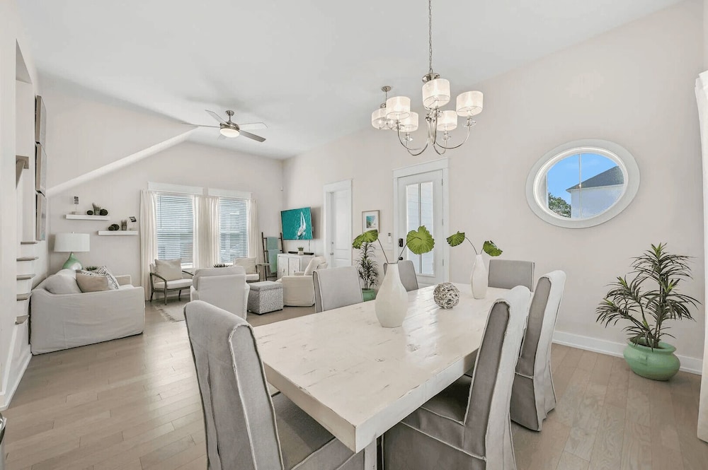 Nacho Beach House by Avantstay Inlet Beach Sleeps 10 + Pool