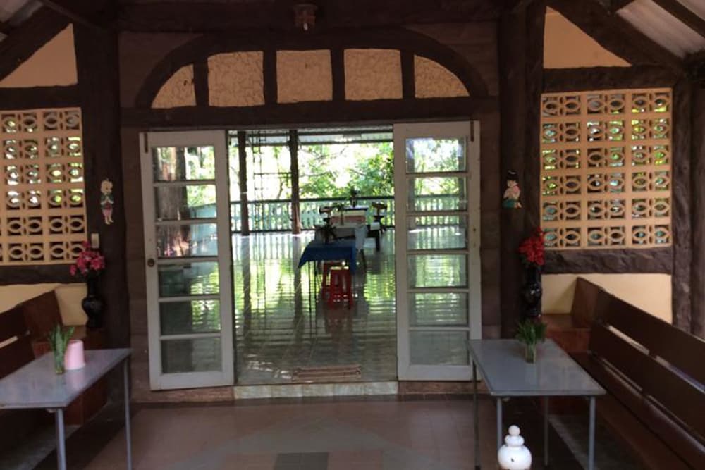 Sam's Jungle Guesthouse