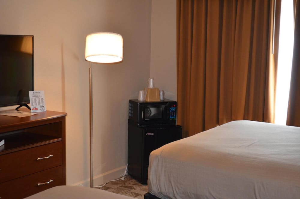 Brookshire Inn & Suites