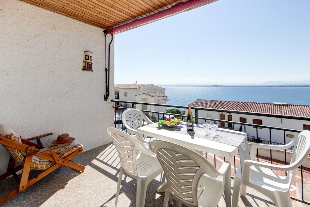 Apartment in Roses Near Beach