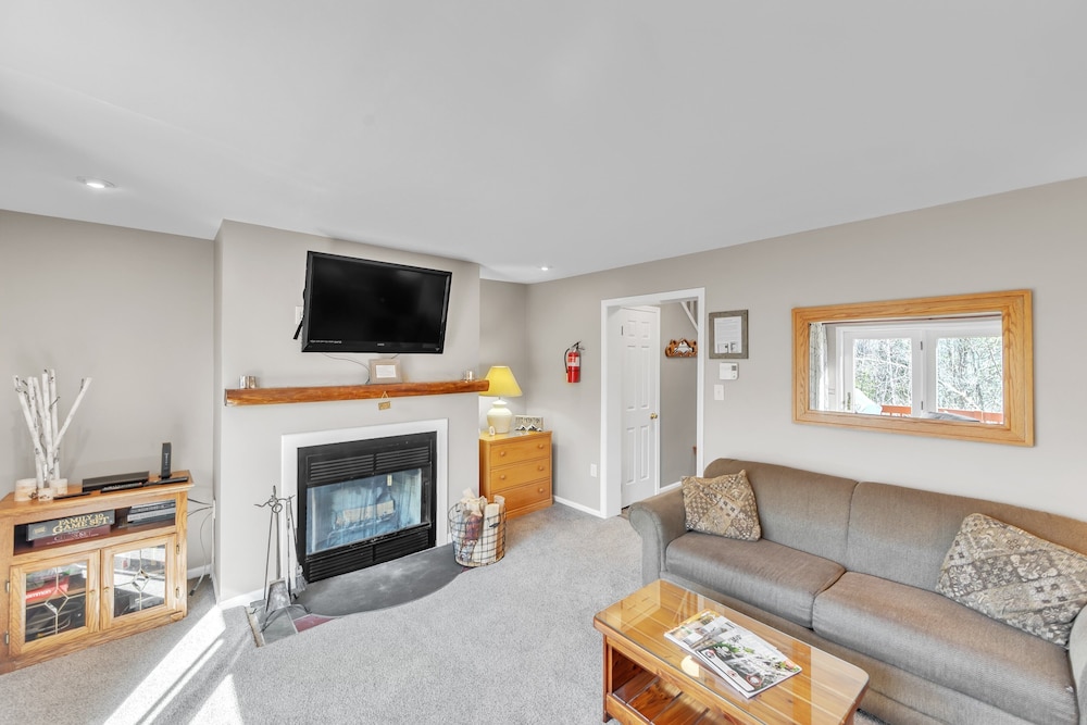 Fox Lair 29l - Cozy End Unit With Mountain Views 2 Bedroom Townhouse by The Summit at Gore Mountain