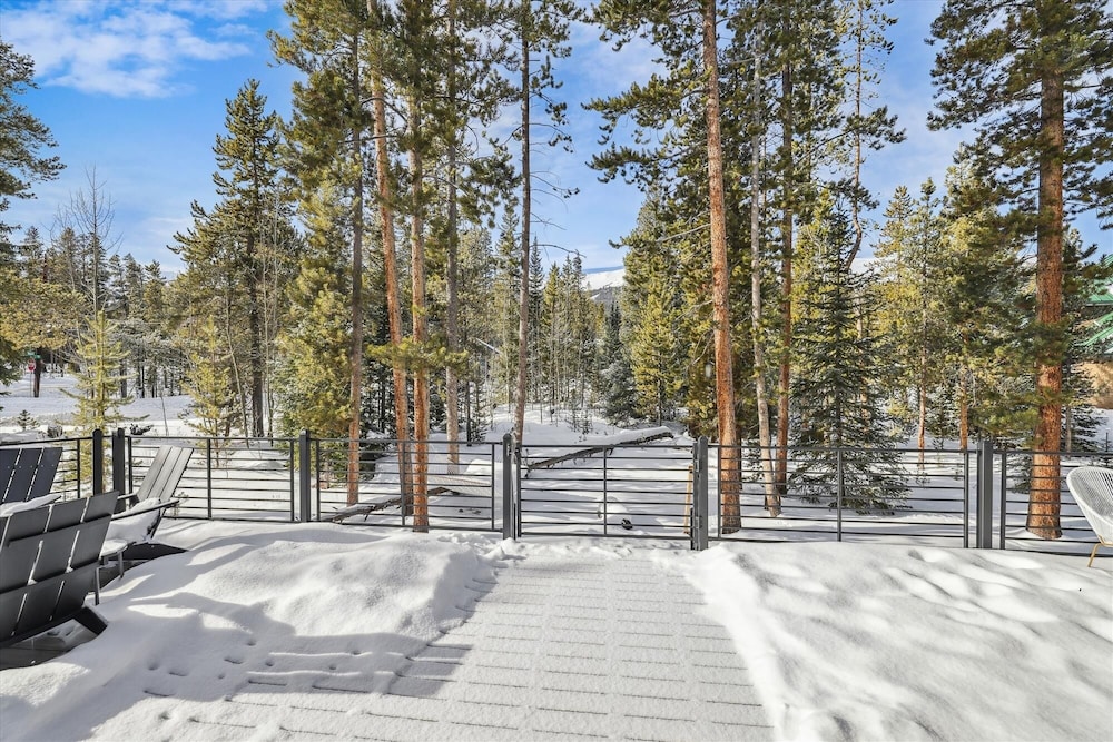 American Way Chalet 5 Bedroom Home