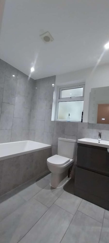 Bromley Manor - Spacious 11 Bedroom House