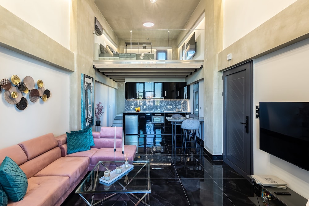 Ventiri Lofts - Luxury Penthouse w Home Cinema