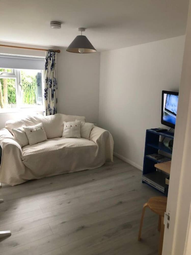 Self Catering Private Annex Near Ferndown view 5