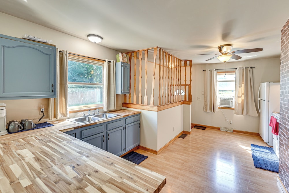 4 Mi to Lake Michigan: Updated Benton Harbor Home!