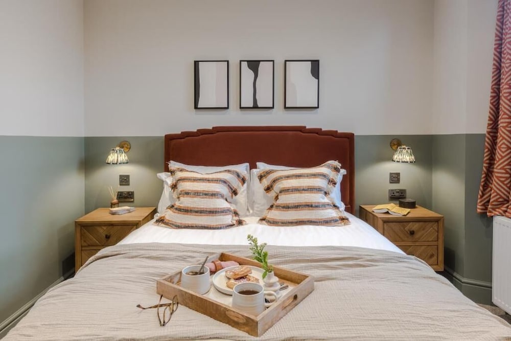 Your Apartment - Redland Place view 4