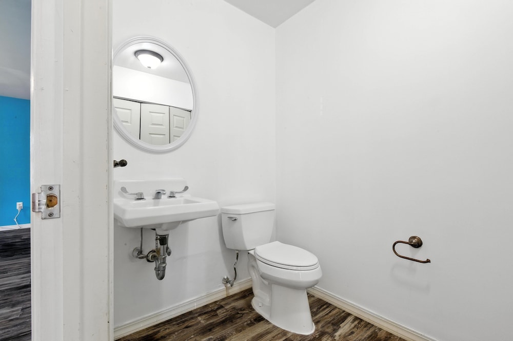 Stylish 3br Retreat Walk To Beach & Boardwalk 3 Bedroom Home