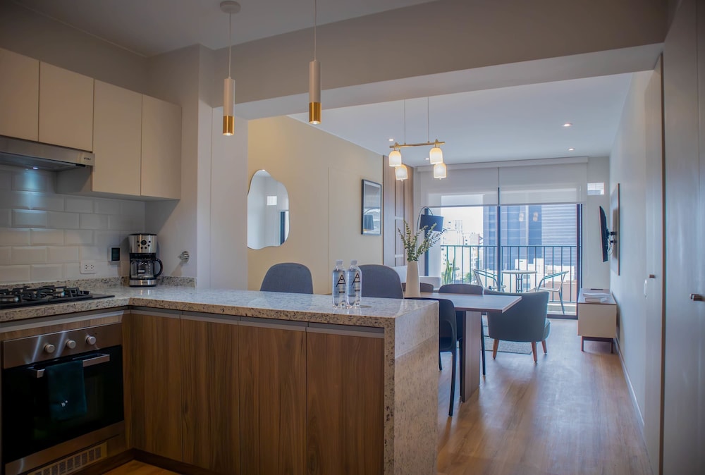 Beautiful 2BR With Fantastic Pool in Miraflores