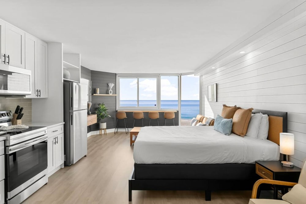 Beach Front Ocean View Condo - Top of the Gulf 523
