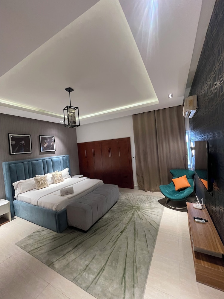 Sujimoto Residences Precious