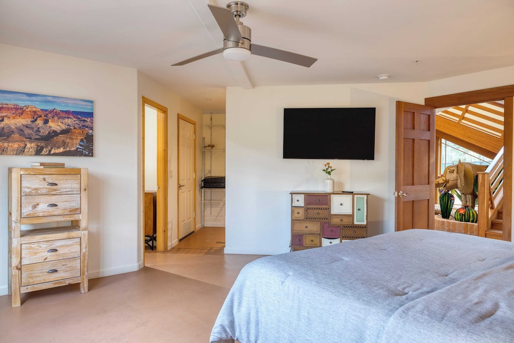 Cathedral View by Avantstay Pool Table + Hot Tub