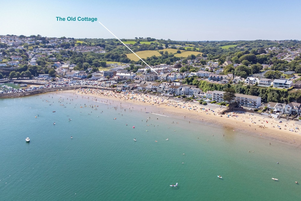 The Old Cottage - Central Location Near the Beach