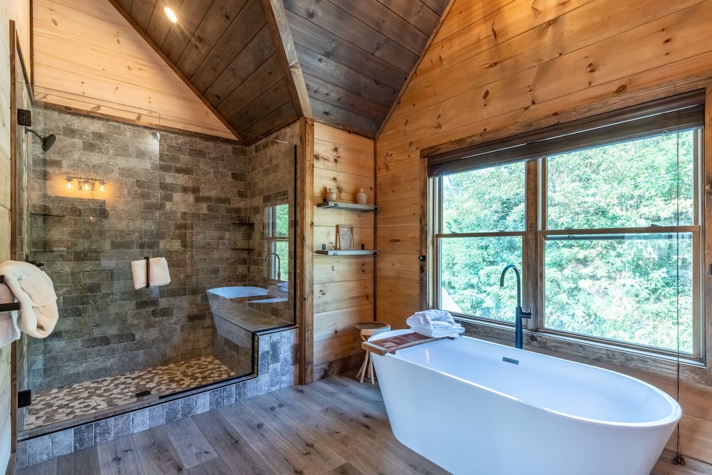 Raccoon Ridge Retreat - Gatlinburg Mountain Escape