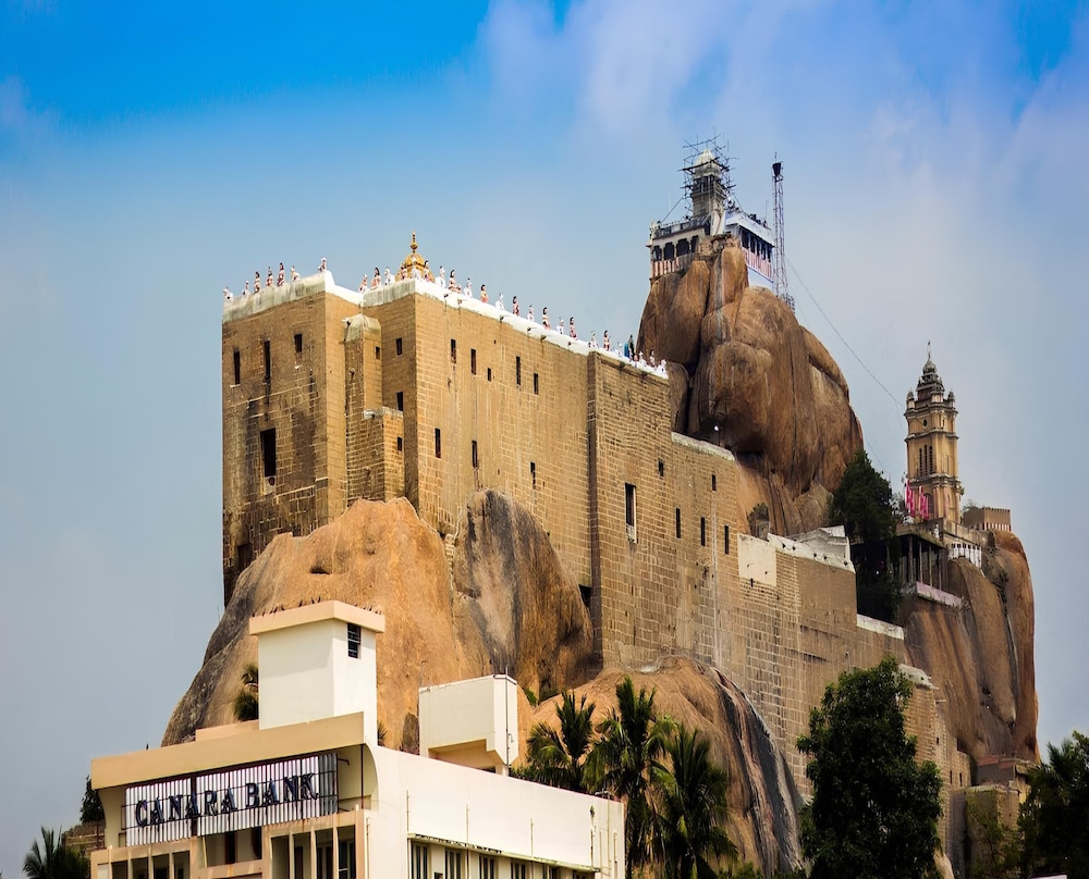 PLA RATHNA RESIDENCY