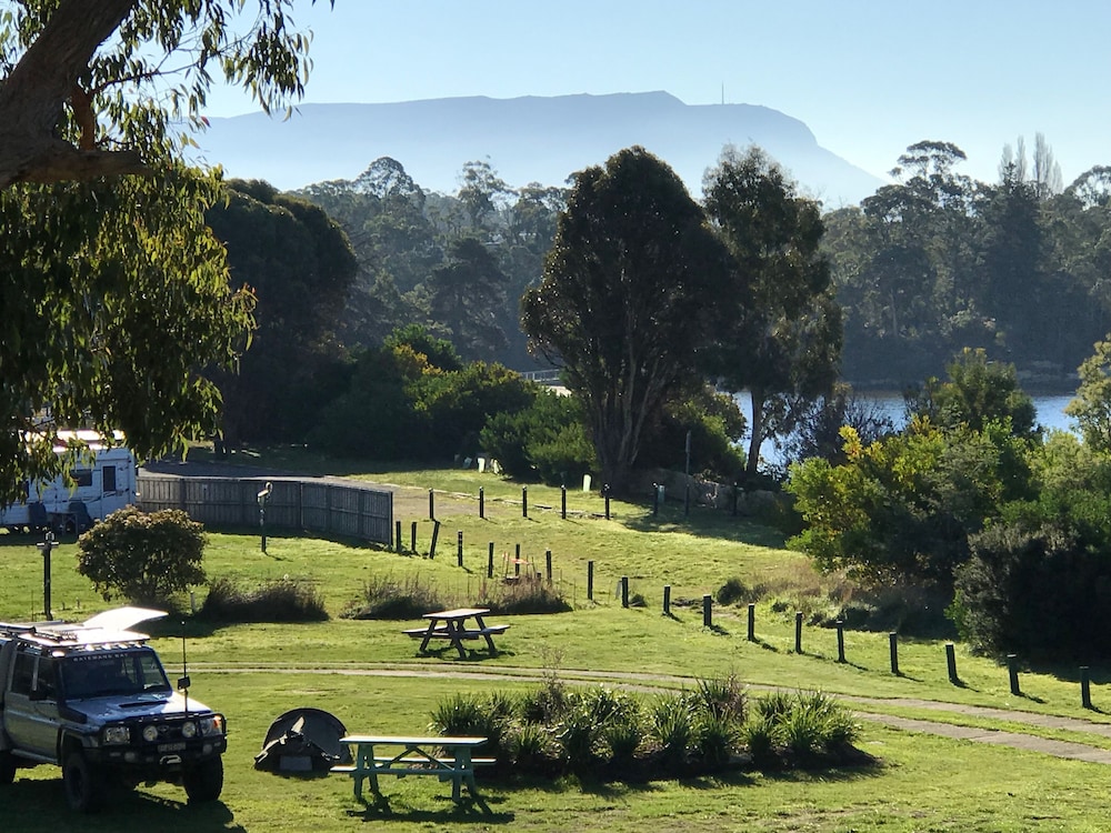 Snug Beach Cabin And Caravan Park