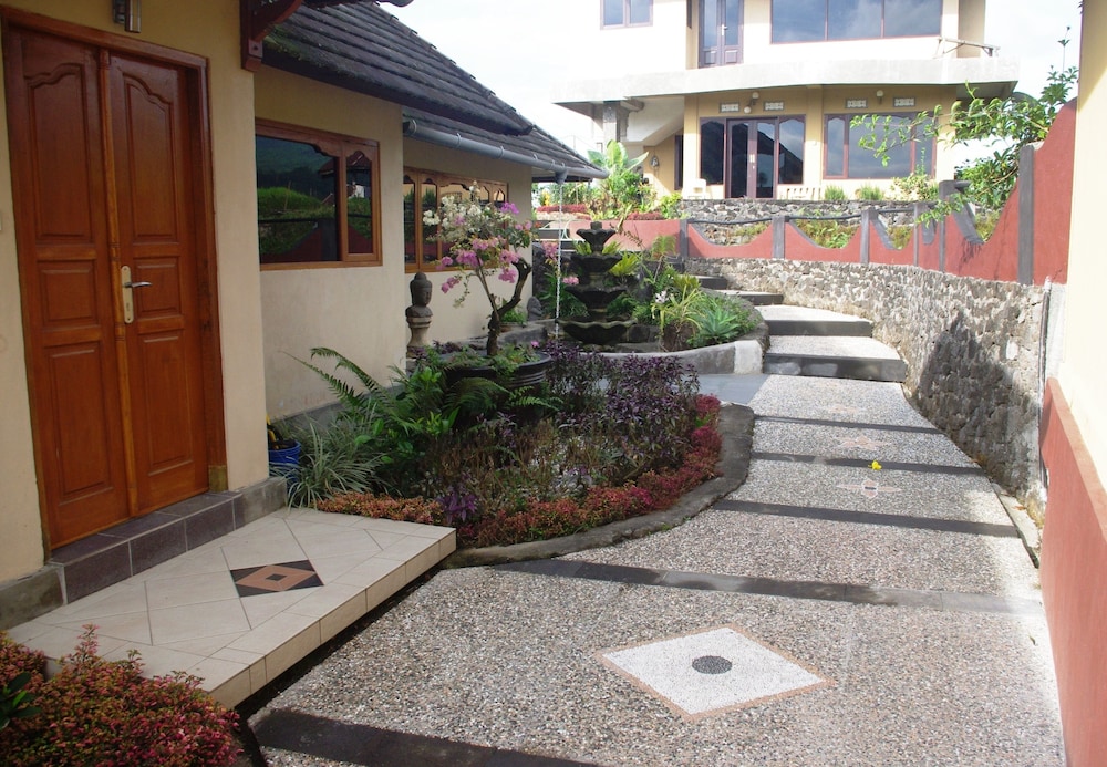 Shangrilah Villas