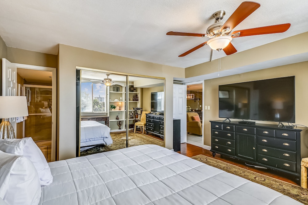 DP 202C Recently renovated 2 bedroom condo near Destin Harbor and amazing views by RedAwning view 4
