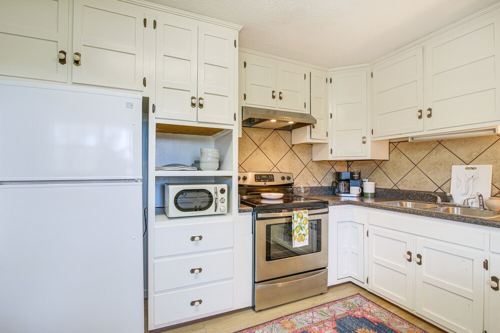 Oxford Getaway: Walk to Oxford Square! - Property Image 12