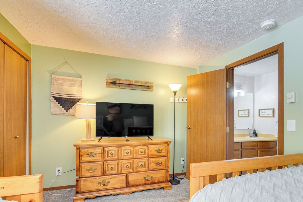 Walk to Brian Head Resort: Condo w/ Pool Access!