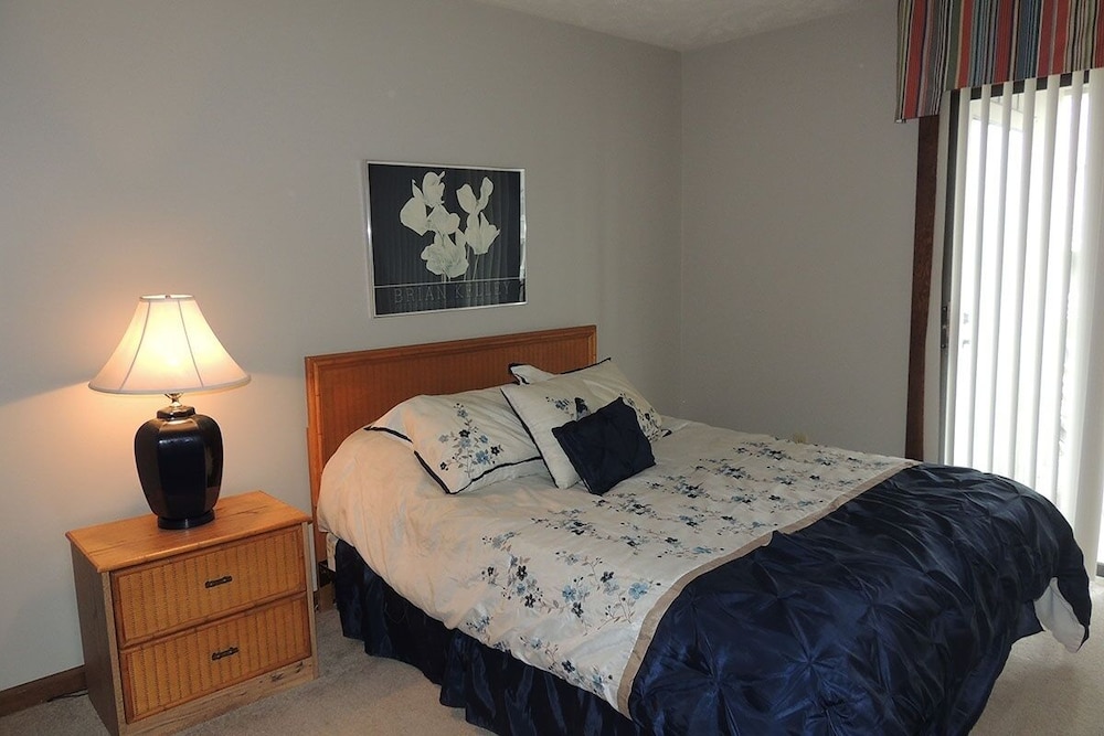 Shipwatch Pointe Ii M201 2 Bedroom Condo