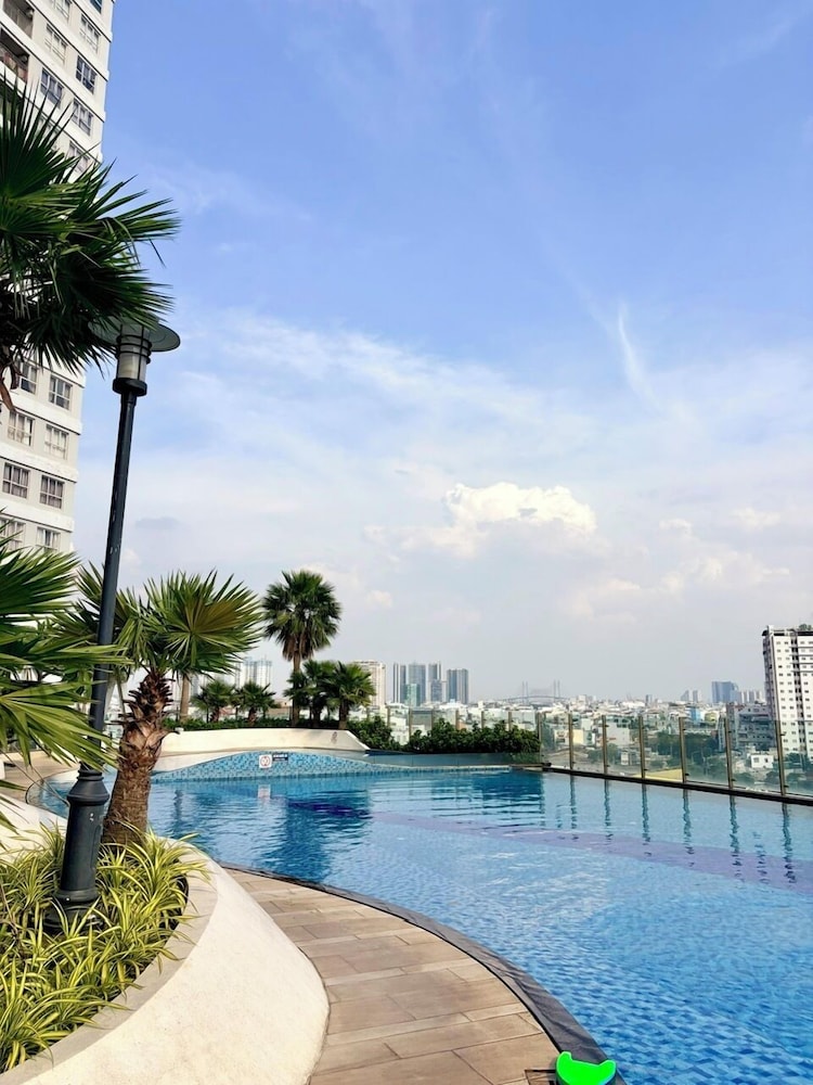 Sunrise High Floor Pool Ben Thanh Gym