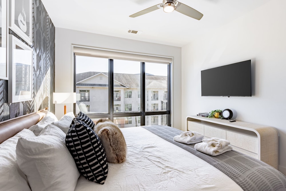 Prime Walkable Midtown Location Pool Gym Outlaw s Den by Avantstay
