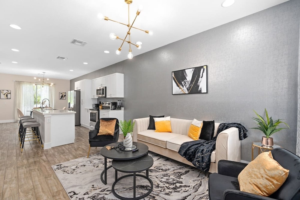 Super Cool- Sleeps 17 Newly Built Near Parks
