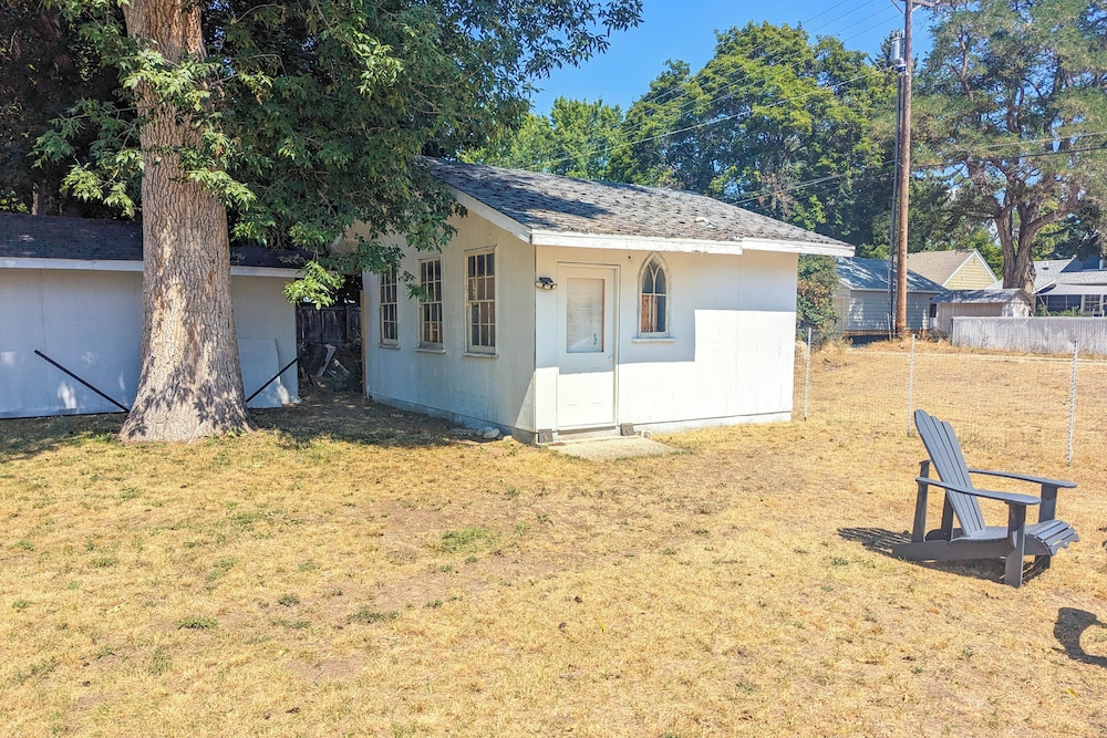 Charming Hamilton Hideaway: Half-mi to Main St! view 3