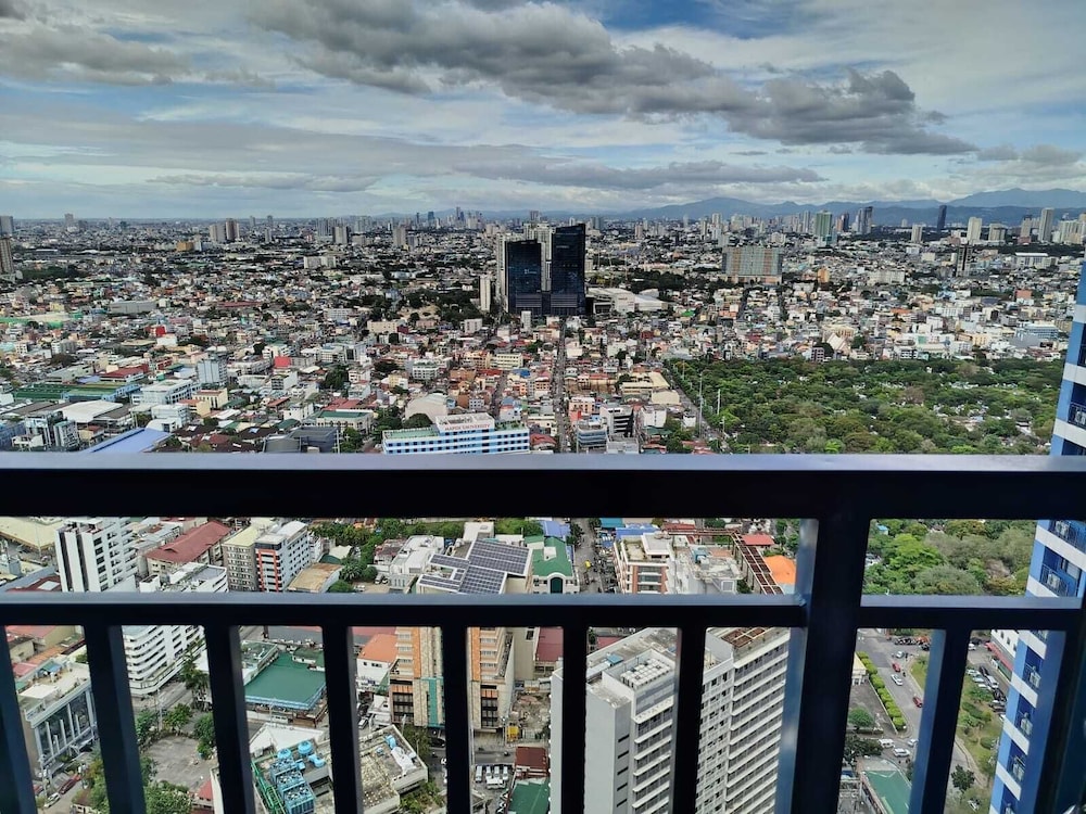 Air Residences-Modern studio w/ City skyline view