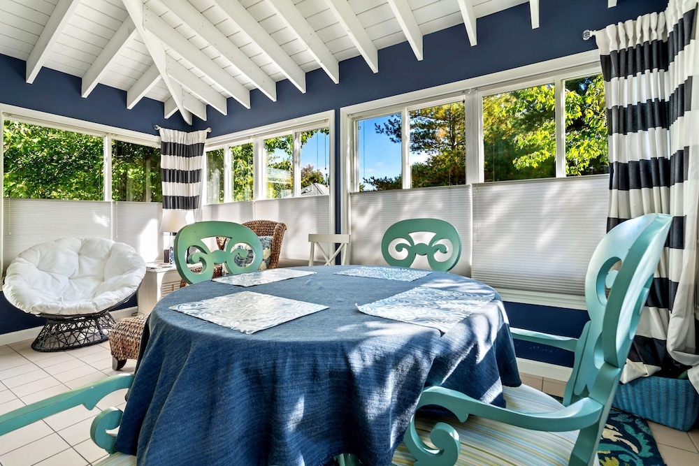 Captains Cottage Sleeps 6!