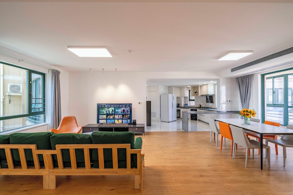 Tyms Spacious 4BR 2BA Apt Xujiahui