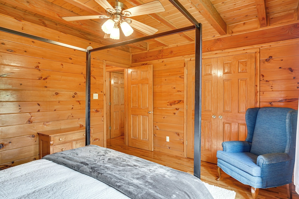 Scenic Getaway: Smoky Mountain Cabin, 4 Mi to Park view 3
