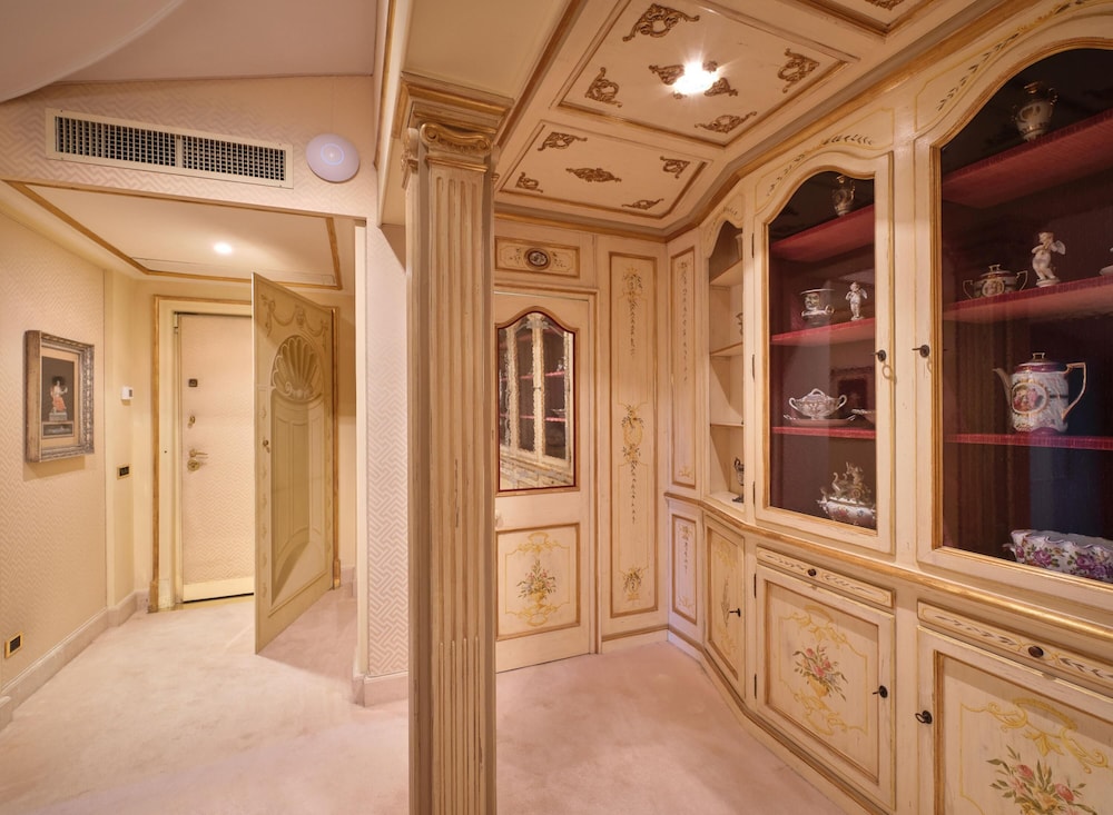Colosseum Penthouse Beyond Collection