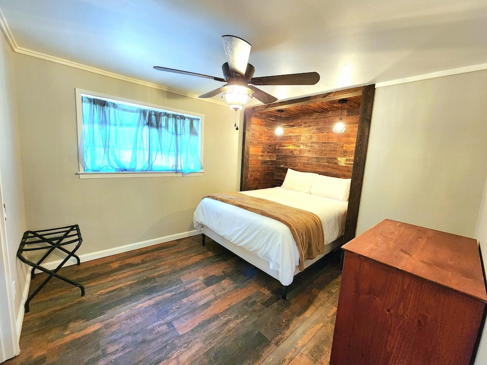 Miners Suite in Shaver Lake