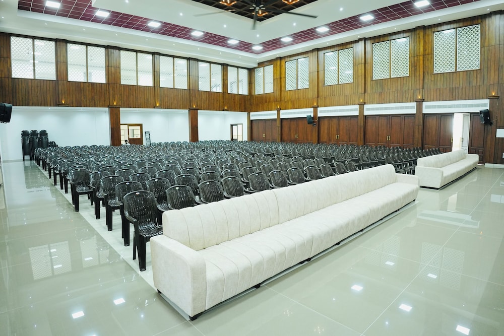 Shambhavi Hotel & Convention Centre