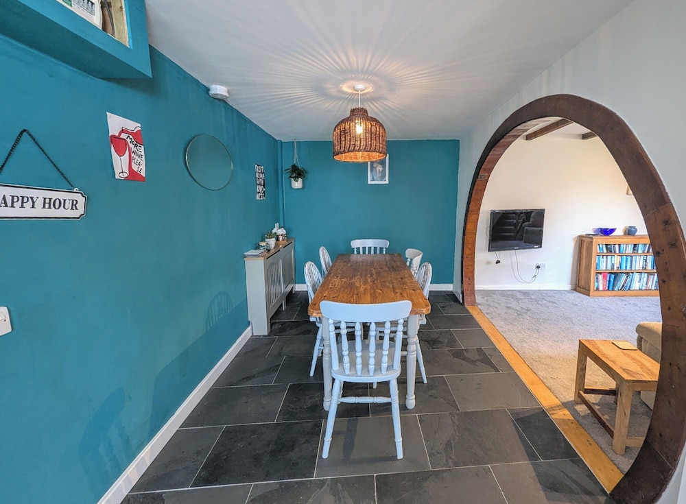 The Old Barn Near St Ives - Rustic Charm & Space