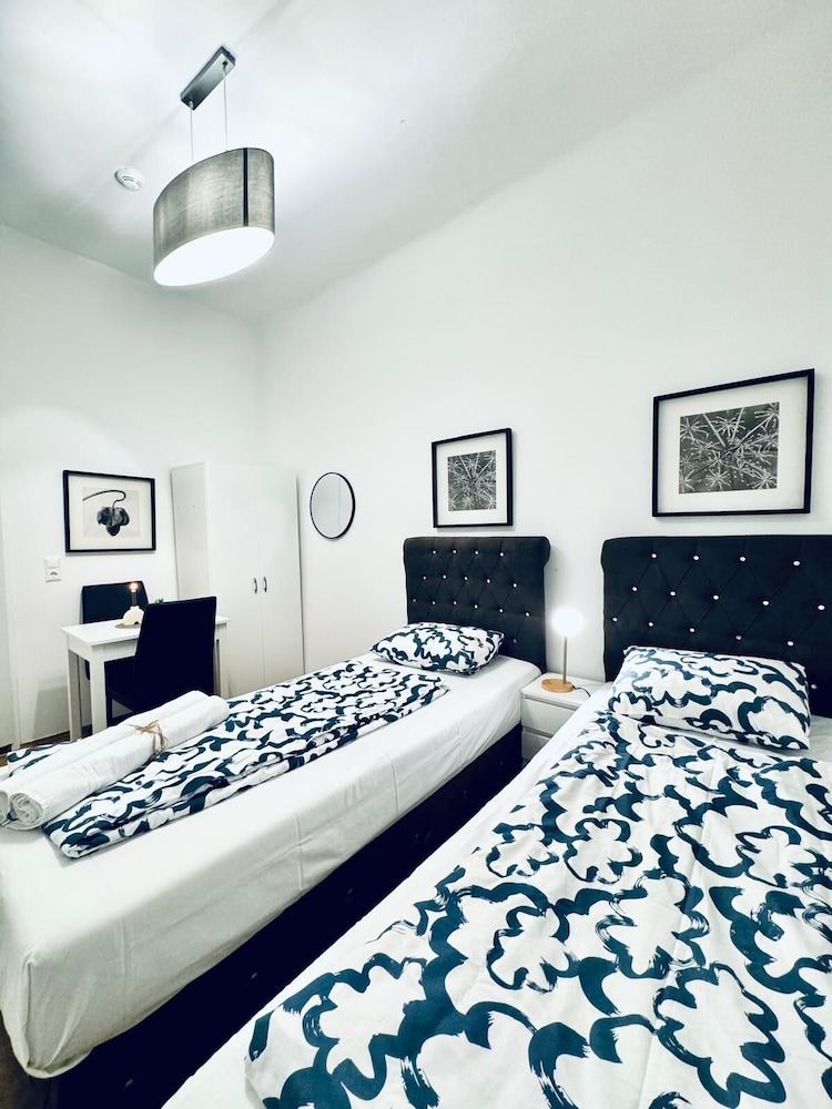 5BR Apt For 10 Walk to Kaufpark Alterlaa