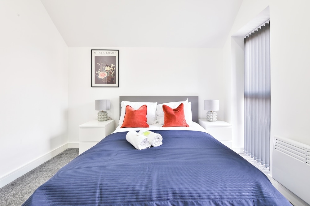 Modern 2 Bed House - Sleeps 4