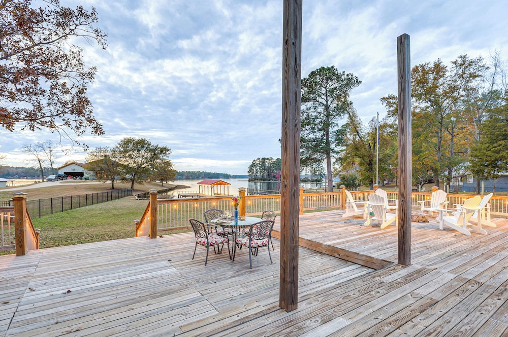 Lake Sinclair: Since Day 1 Family Lake House