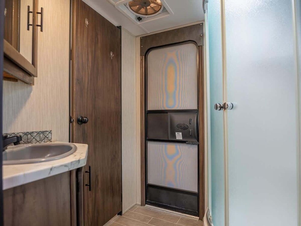 RV in Tampa Great Location Cost pet Friendly