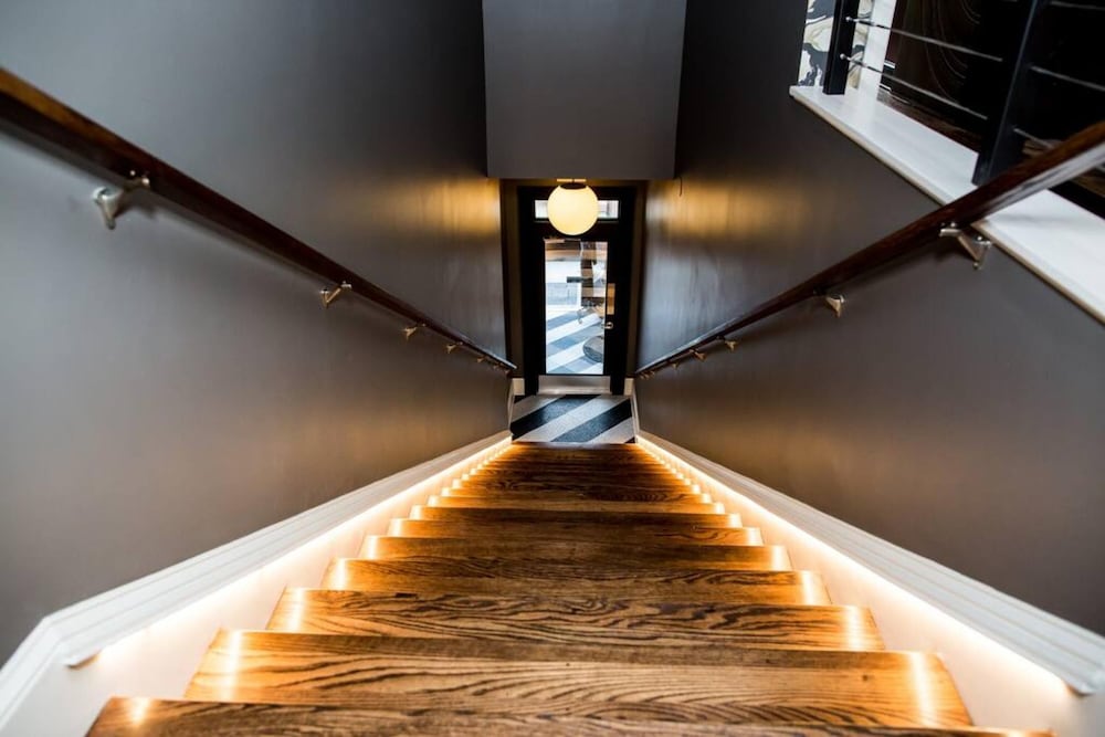 80 LEX 201 Exquisite Downtown Lodging