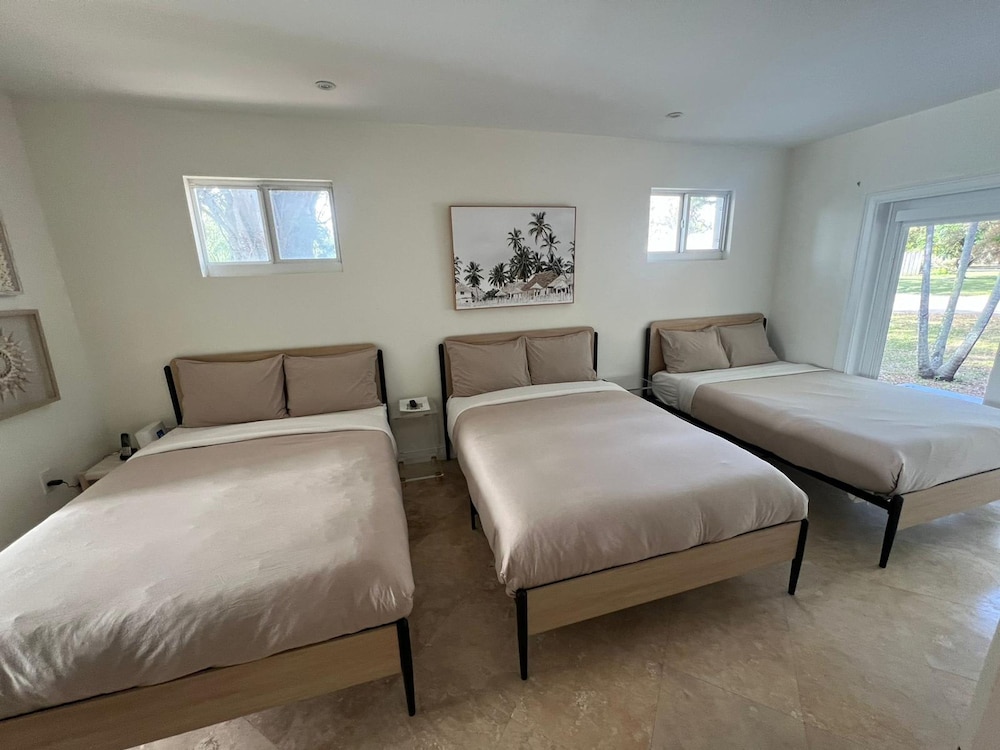 Biscayne Park 3BD 2BA -spacious