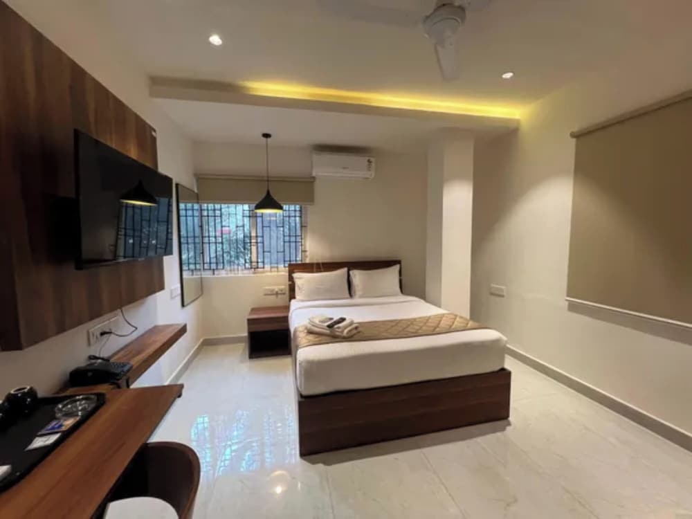 Fabhotel Serenity I
