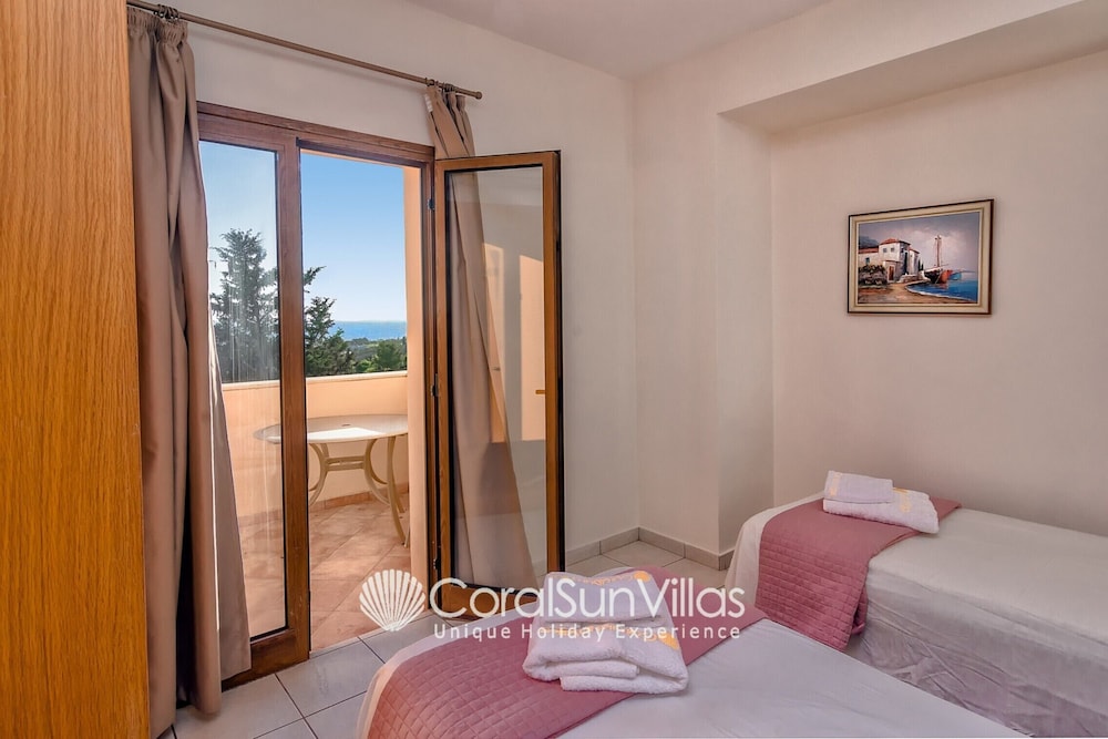 Wonderful Quiet Area, Completely Privacy, Large Private Pool, Colourful Garden view 4